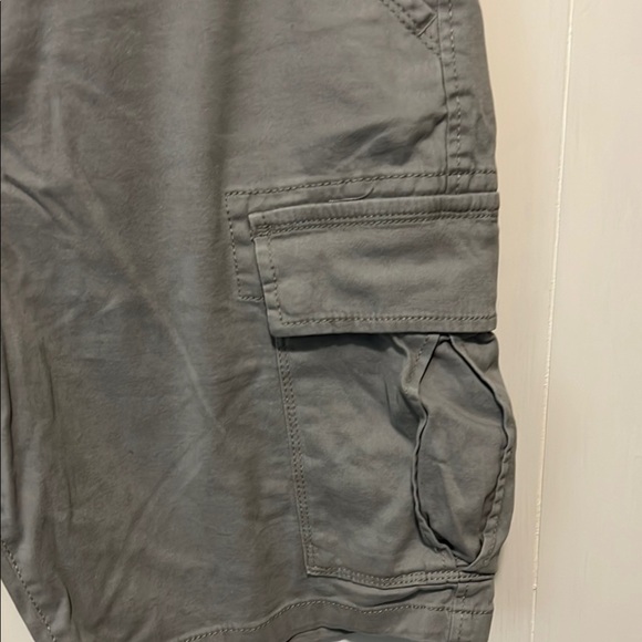 Wrangler Relaxed Fit Men's Gray Cargo Shorts - Picture 4 of 7